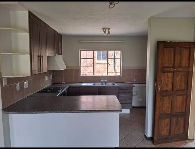 2 BEDROOM PROPERTY TO RENT IN MOOIKLOOF RIDGE ESTATE